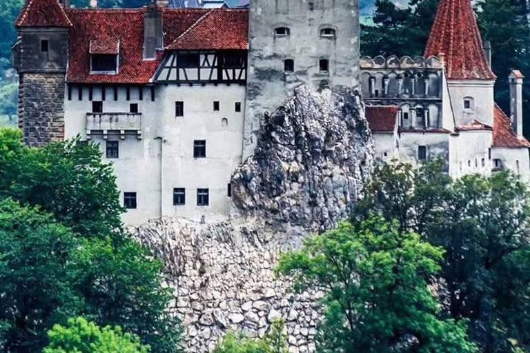Brașov: Bran Castle, Dâmbovicioara Gorge & Cave Tour