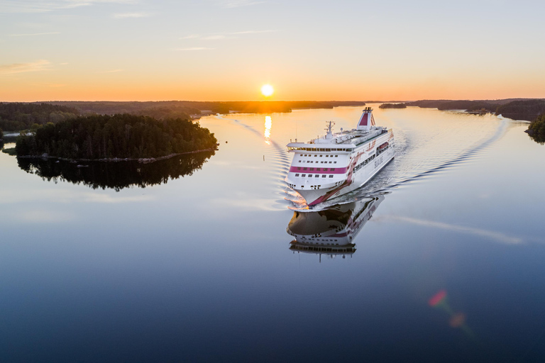 23-Hour Archipelago Cruise Stockholm–Turku–Stockholm Deluxe Cabin for 1-2 Guests (Special Breakfast + Minibar)