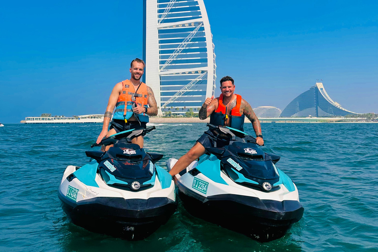 Dubai: jetski/upplev emiratets vackra arkitektur från havet30 minuter