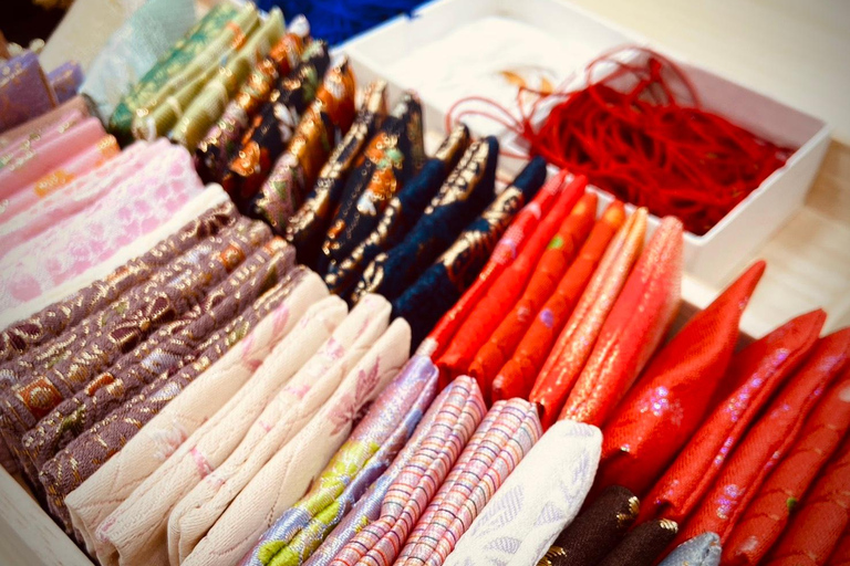 Tokyo Walking Tour: Tsukiji Market, Incense, Imperial Palace