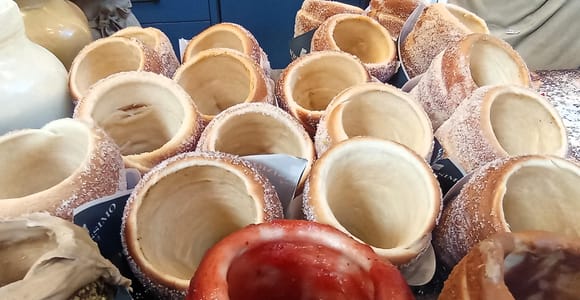 Budapest: Small Group Walking Full Meal Food Tour (4+ Stops)
