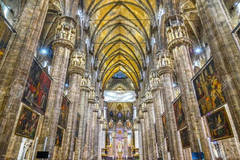 Milán: Grupo reducido - Castillo, degustación de helado y azotea del DuomoMilán: Tour en grupo reducido del Castillo y la Azotea del Duomo con Gelato