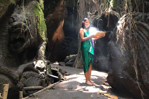 cascadas de ubud griya beji : ceremonia de purificación