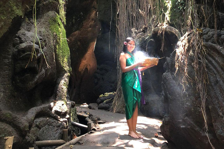 ubud griya beji waterfalls : purification ceremony