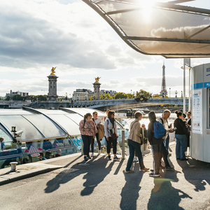 Paris: Batobus Hop-On Hop-Off Sightseeing Cruise