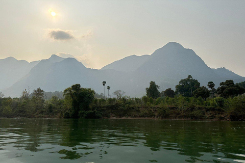 نونغ خياو: رحلة لمدة يومين، قرية همونغ، إقامة منزلية، والتجديف بالكاياك