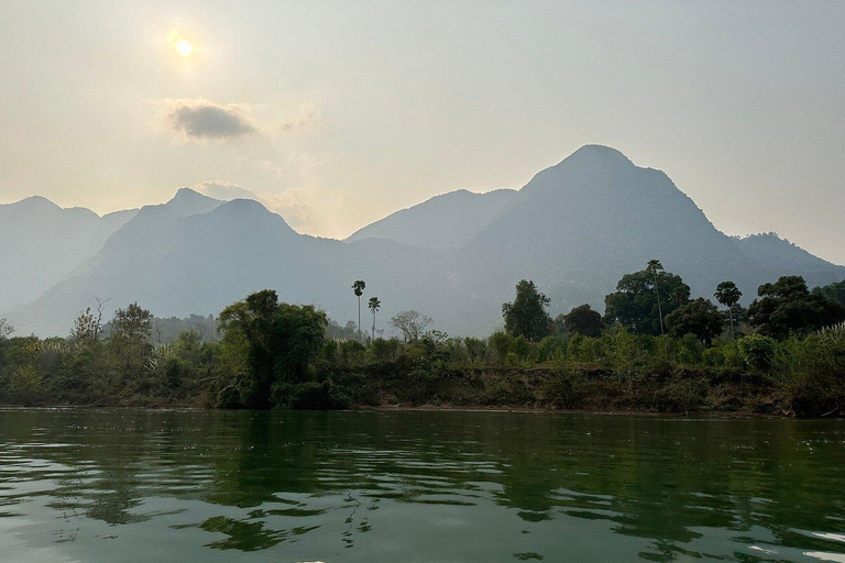 نونغ خياو: رحلة لمدة يومين، قرية همونغ، إقامة منزلية، والتجديف بالكاياك