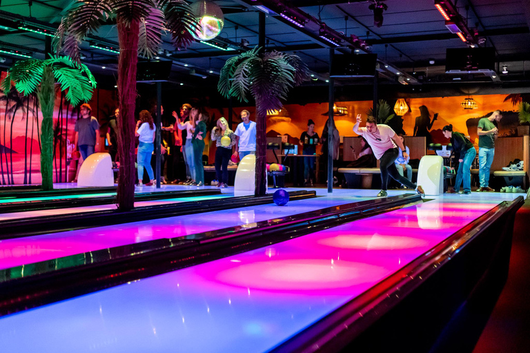 Amsterdam: 1-uur LED Bowling Experience bij Aloha AmsterdamAmsterdam: 1 uur lang LED-bowlingervaring