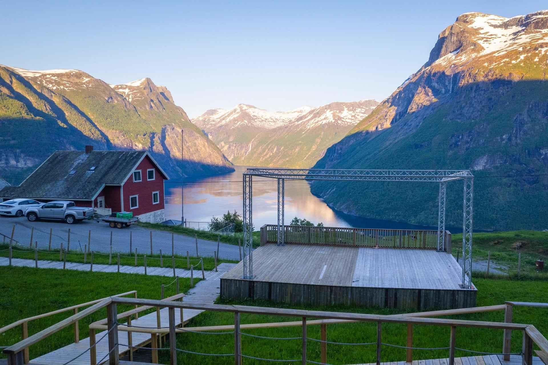 Ljøen, Hellesylt:探索Ljøen农场之旅 | Guide to Europe
