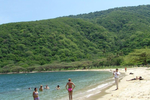 Santa Marta: Bahía Concha Sailing with Lunch & Snorkel