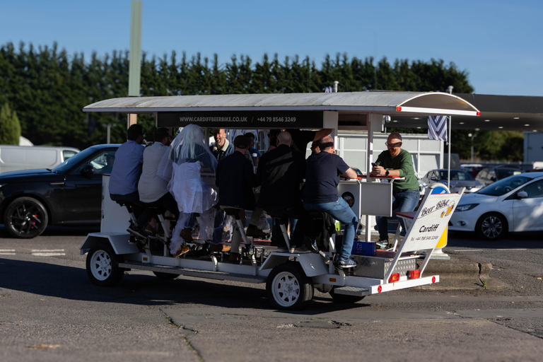 كارديف: جولة بدراجة الجعة مع مشروبات وموسيقى