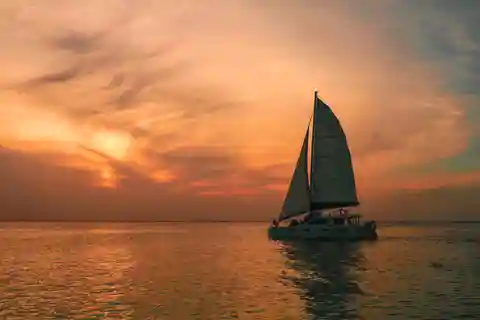Cruzeiro de luxo num catamarã à vela ao pôr do sol na Riviera Maya