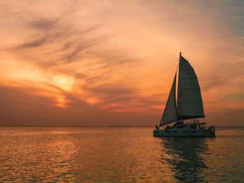 Croisière de luxe en catamaran au coucher du soleil sur la Riviera Maya