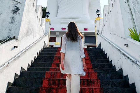 From Colombo: 2-Day Sigiriya and Kandy Private Heritage Tour