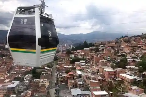 MEDELLIN: CITY TOUR MEDELLIN + GRAFFITOUR COMUNA 13
