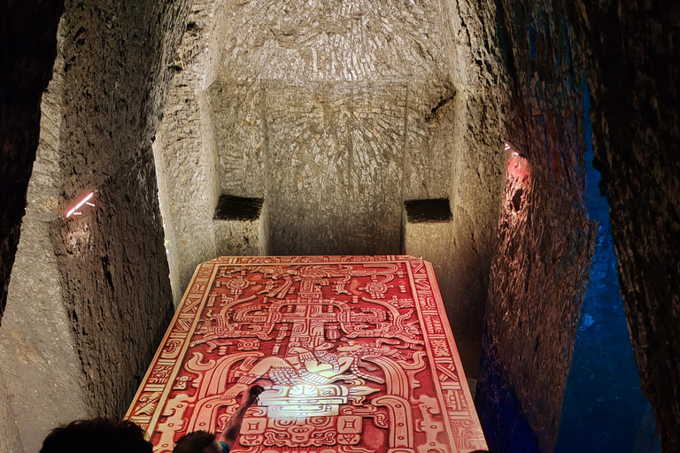 San José: Walk inside themed caves and dine at a viewpoint