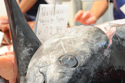 Cadiz: Private Walking Tour with Market Tasting for Cruises