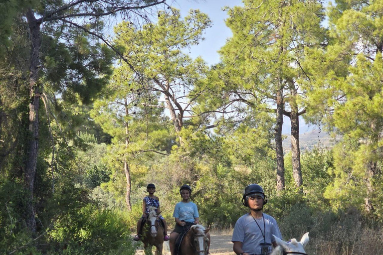 Side: Horse Safari and Family Activity Park Entry 2-Hour Extended Horse Safari Experience