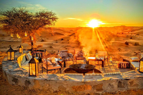 Von Marrakech aus: Abendessen in der Wüste von Agafay bei Sonnenuntergang mit Kamelritt