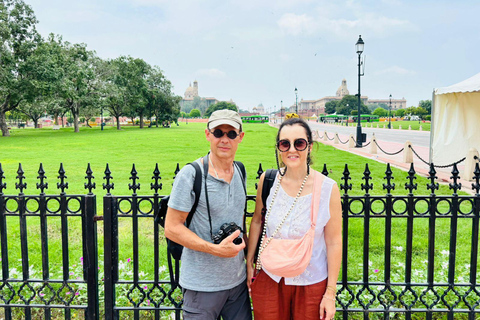 Delhi: tour de la ciudad privado de un día por la Vieja y Nueva DelhiTour de la ciudad de un día por Vieja y Nueva Delhi (coche + guía)