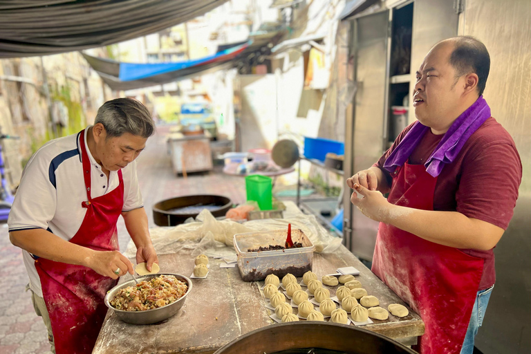 Kuala Lumpur: Chinatown & Centre Food Tour with 12 Tastings Kuala Lumpur: Food Tour with 12 Tastings & Drinks Upgrade