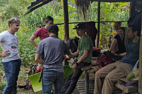 نونغ خياو: رحلة لمدة يومين، قرية همونغ، إقامة منزلية، والتجديف بالكاياك