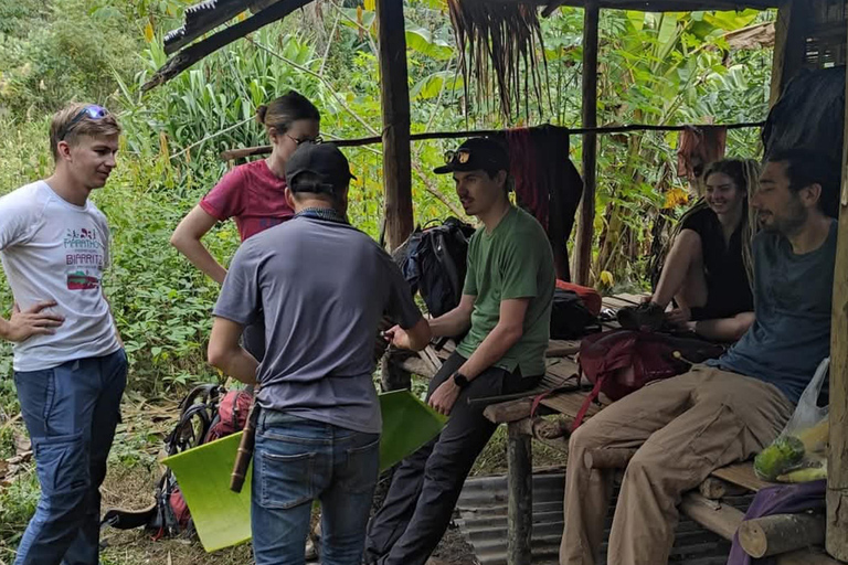 نونغ خياو: رحلة لمدة يومين، قرية همونغ، إقامة منزلية، والتجديف بالكاياك