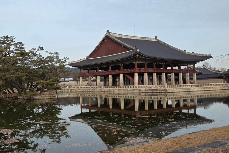 Seoul: Guided Walking Tour for Seniors with Breaks