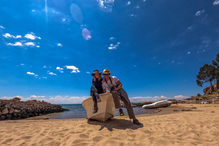 Lake Titicaca (Puno): Full-Day Tour to the Uros and Taquile Islands with Beach