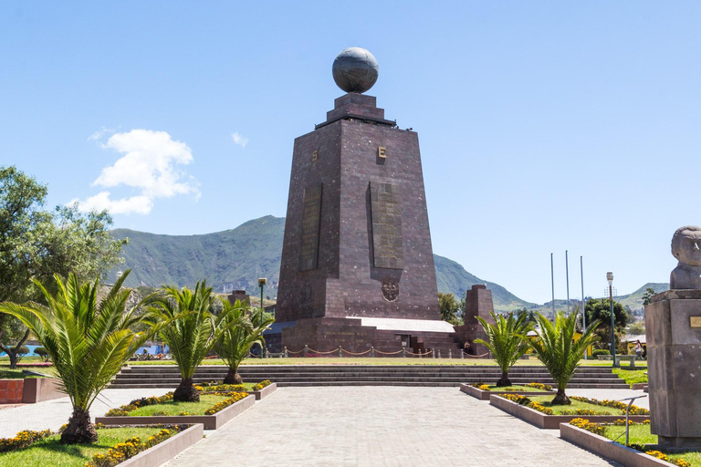 Quito Full-Day: Teleférico, Old Town & Middle of the World