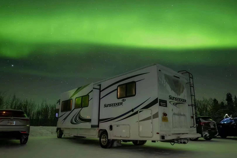 Excursão de luxo em autocaravana para perseguir a Aurora Tour em pequenos grupos e em particular