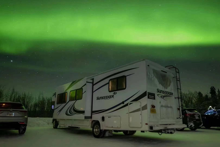 Tour di lusso in camper a caccia di aurore Tour per piccoli gruppi e privati