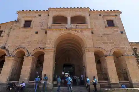 From Punta Cana: Santo Domingo City Tour with Lunch