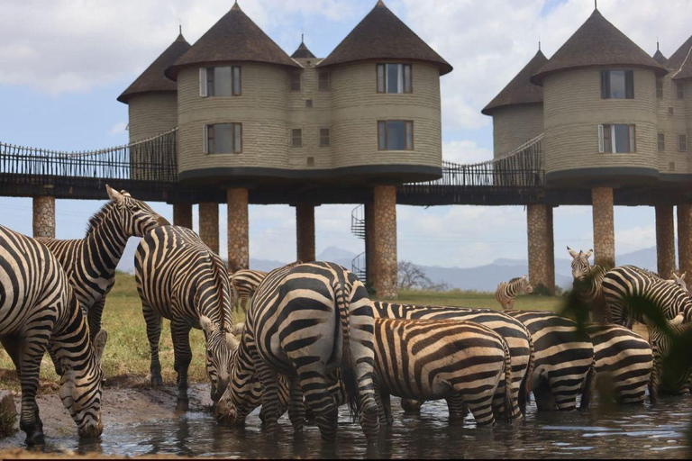 Mombasa/Diani: Taita Hills 2-Day Safari with Meals & Pickup