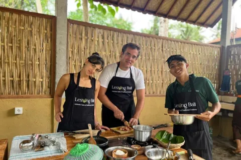 Bali: Cooking Class with Monkey Forest and Art Village Tour
