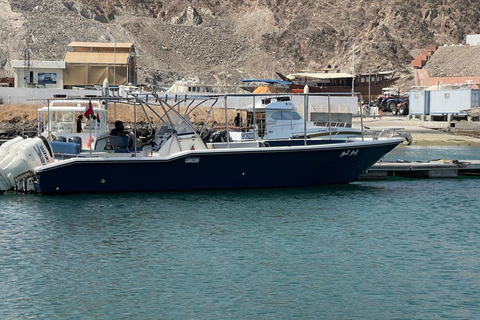 Muscat: Semi-Submarine Cruise with Snorkeling & Snacks