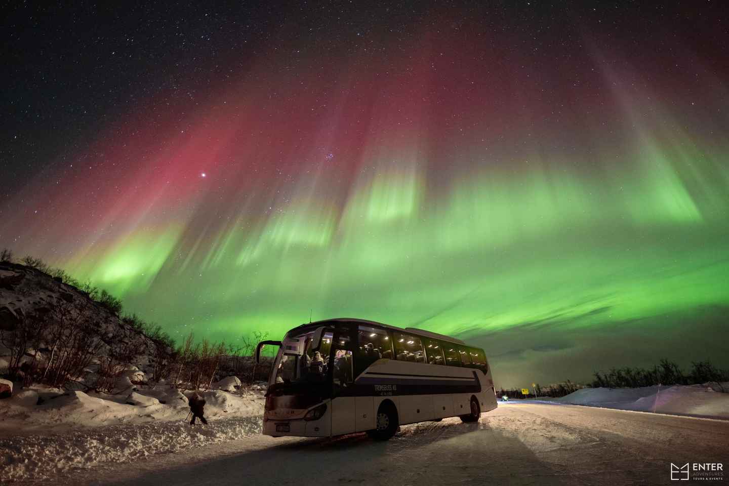 Tromsø: Northern Lights Bus Tour with Free Photos