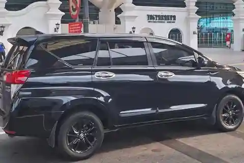 Yogyakarta: Transporte particular com serviço de busca