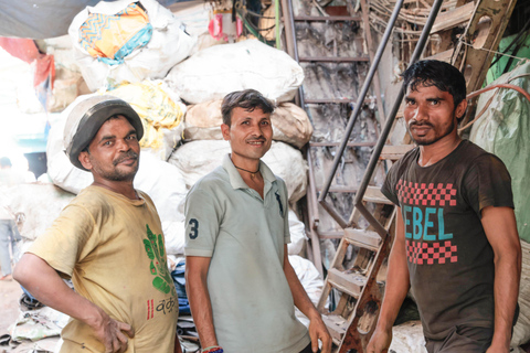 Mumbai: tour guidato a piedi dello slum di Dharavi con la prima guida femminileVisita a Dhobhi Ghat + viaggio in treno locale + tour dello slum di Dharavi