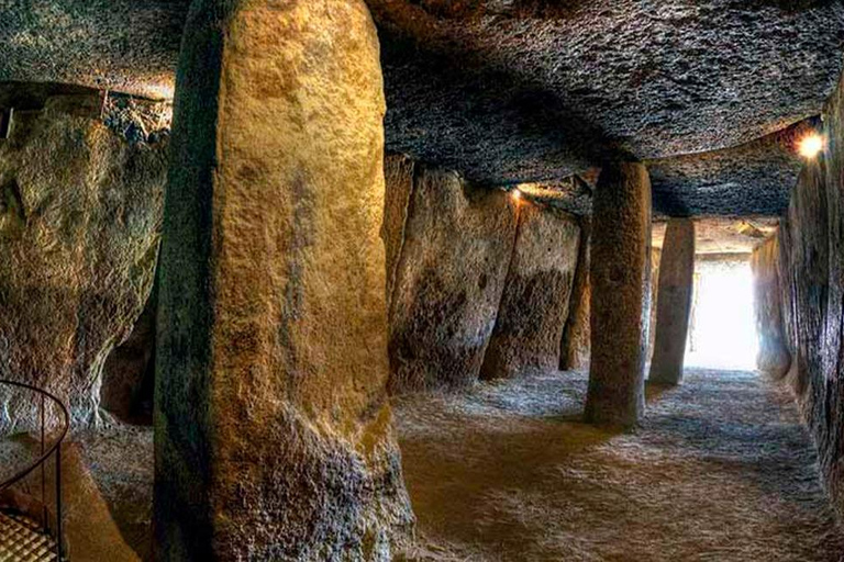 Von Malaga aus: Caminito del Rey &amp; Antequera: Dolmen, Alcazaba und freie ZeitCaminito del Rey und Antequera mit geführter Besichtigung der Alcazaba ab Malaga Zentrum