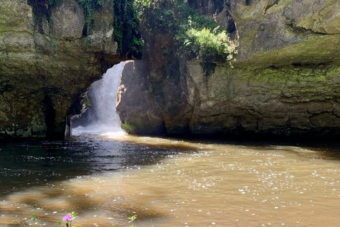 Nairobi: Mau Mau Caves, Zipline, and Picnic Day Trip Private (3–6 pax)