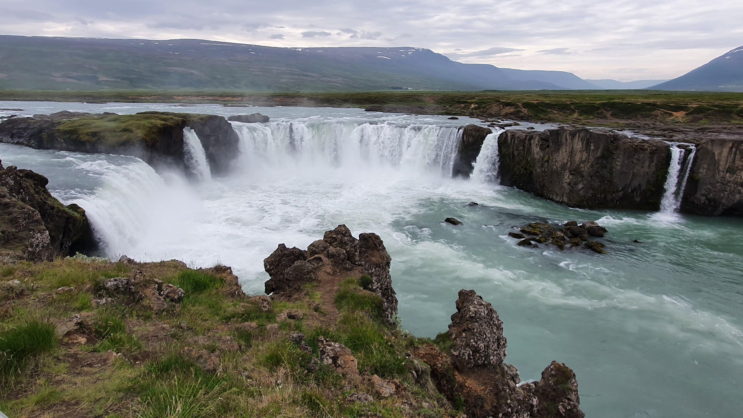 Akureyri: Deutschsprachiger Landausflug Góðafoss & Mývatn in Kleingruppe