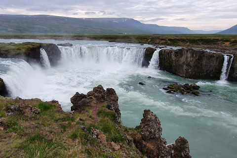 Niemieckojęzyczna wycieczka lądowa Góðafoss &amp; Mývatn z Akureyri w małej grupie