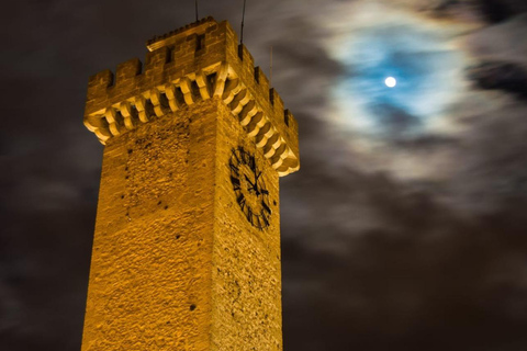 Cuenca: Nighttime Highlights Walking Tour in Spanish