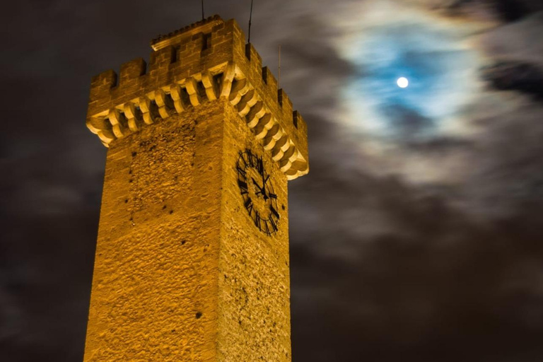 Cuenca: Nighttime Highlights Walking Tour in Spanish