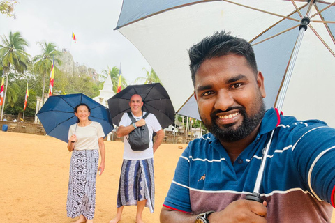 Sigiriya oder Dambulla: Privater Transfer nach Kandy