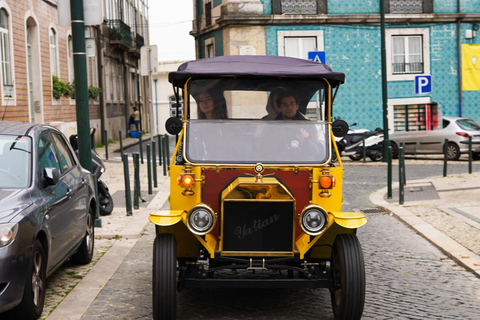 Lisboa: City tour de Tuk Tuk com carro antigoExplore Alfama + Chiado (passeio de 2 horas) em nossos carros antigos
