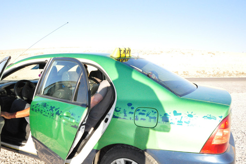 Desde Wadi Rum: Traslado de ida en taxi privado a AqabaPlaya privada de Wadi Rum a Aqaba Sur (hasta 4 personas)