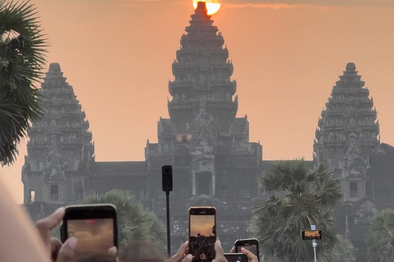 Sunrise at Angkor Wat Temple: 3-Hour Private Tour