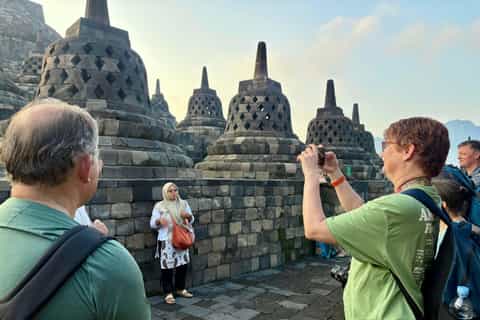 Yogyakarta: Borobudur Temple Climb-Up Tour with Guide - Image 3